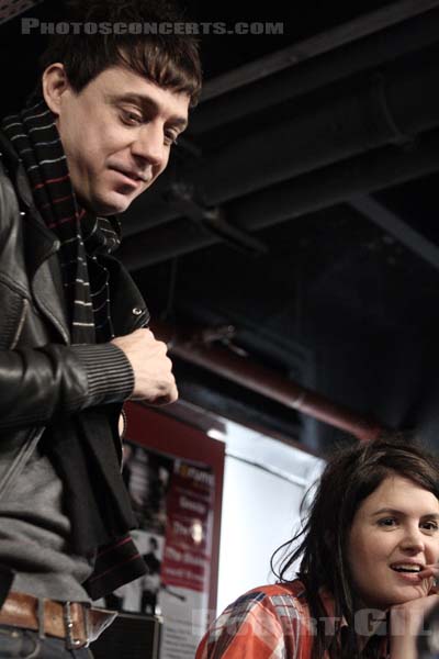 THE KILLS - 2008-03-18 - PARIS - FNAC Montparnasse - Alison Nicole Mosshart - James William Hince